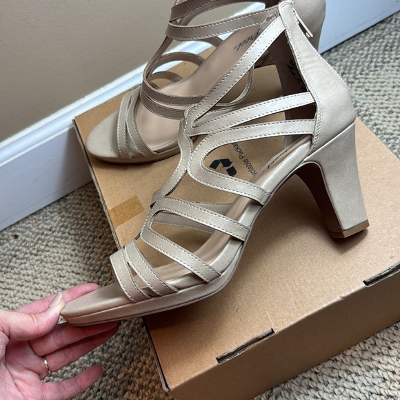Easy Street Women's, Elated Sandal, Nude Pearlized, Size 11M - Picture 6 of 16